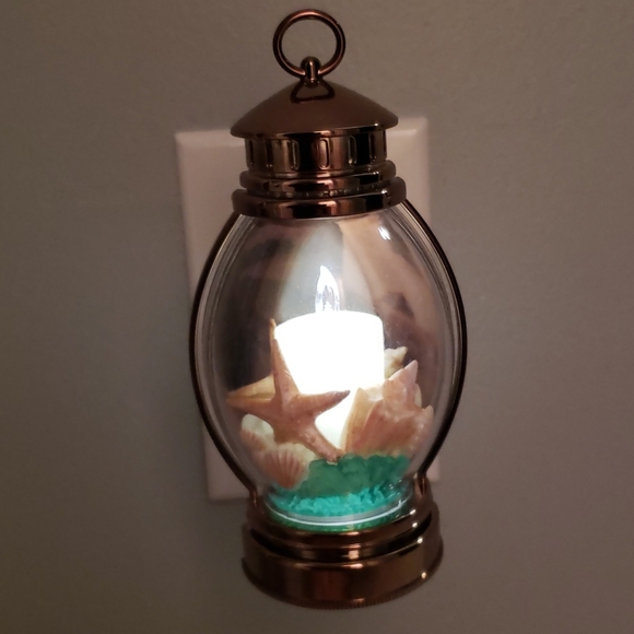 B&BW. Beach lantern nightlight wallflower